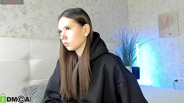 Nicole_Charm
