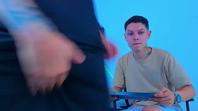 HOT_boy2025 webcam