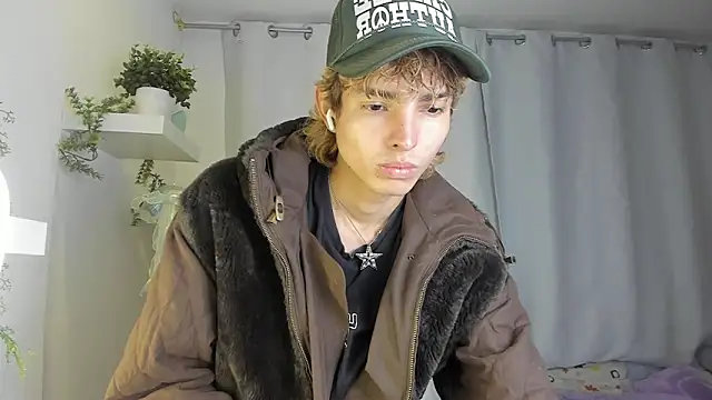 santy-kitty (M twink) - cum show