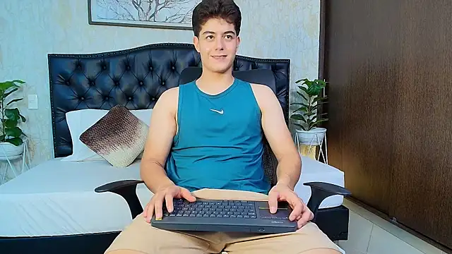 maxxicruz (M twink) - Get naked