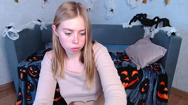 sofiaa_here (F teen) - cum hard