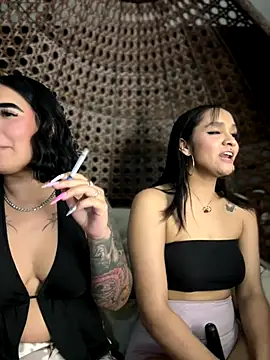 scarlett-ls (F teen) - show saliva in boobs
