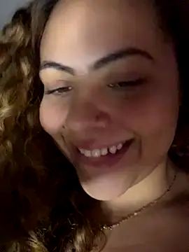 chloe_leaozinho (F young) - Whole cucumber in the ass
