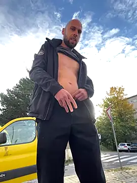 tu_ho_mie (Ask my age) - Public - outside naked