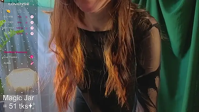 honeylem0n (F young) - look at under boobies (without show nipp