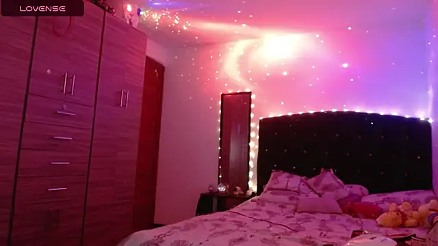 holy_juli (F young) - Sensual Bed Play