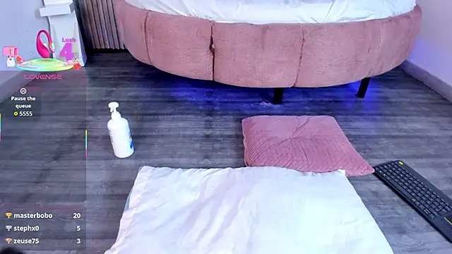 Saracooper__ webcam