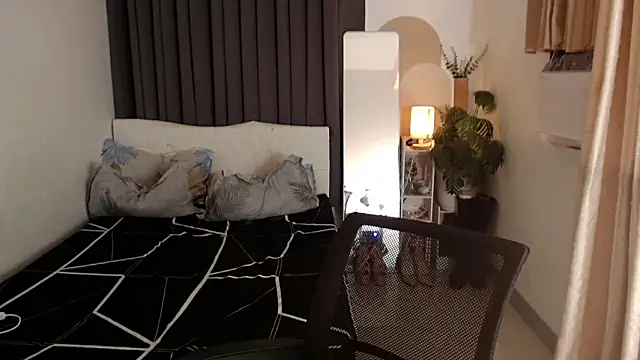 Ur_QueenCamilla webcam
