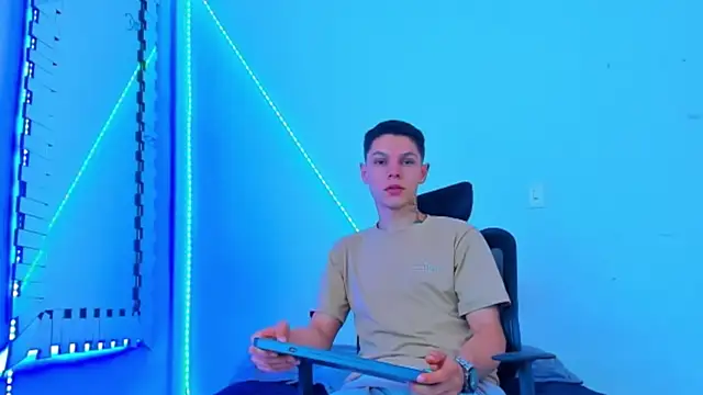 HOT_boy2025 webcam