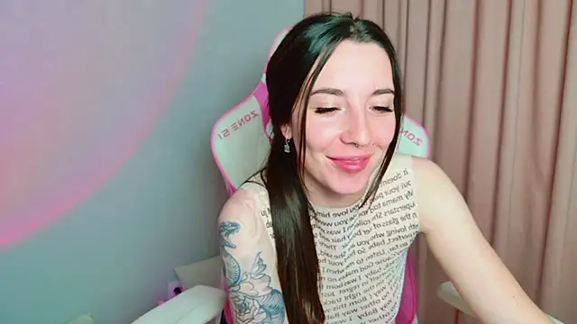 Curious_Lily webcam