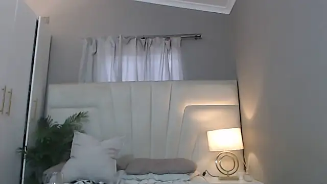 naughtyblackdolie webcam
