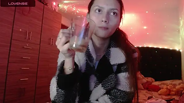 holy_juli (F young) - Sensual Bed Play