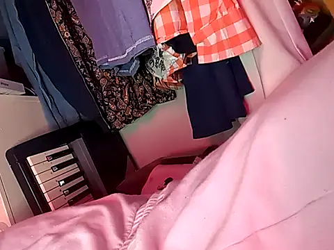 gurlnips webcam