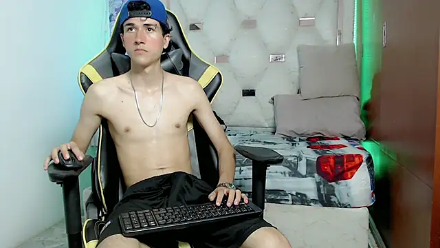johnny_cagee (M twink) - show cum in public