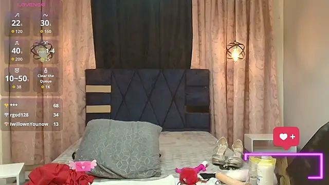 Mia_Holly__