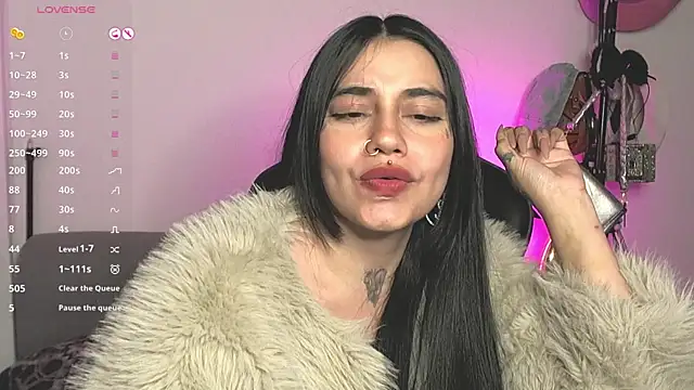 val_bardot (F young) - Use dildo (suck, fuck, jerk)