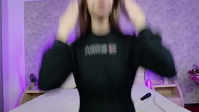 graciecute (F young) - Cream my boobs and bounce!