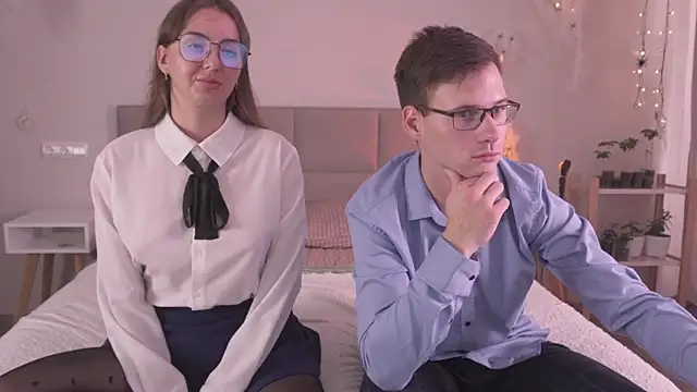 pashaandmila (G young) - Hi, we're not naked in the free chat.