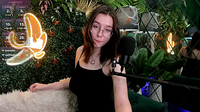 AnnyNextDoor webcam