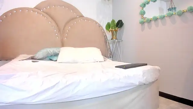 Miia_Thompsonn