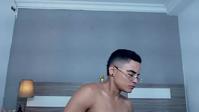 Liiamthompson webcam