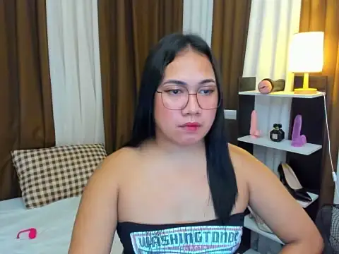 TsUncutKaren webcam