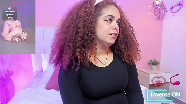ninna_curly webcam