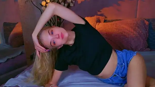 4example_Chloe webcam