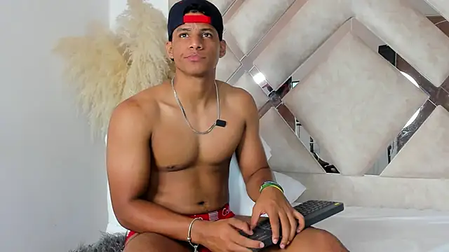mike__pearl - Mike__Pearl's free webcam - UK Sex Cams