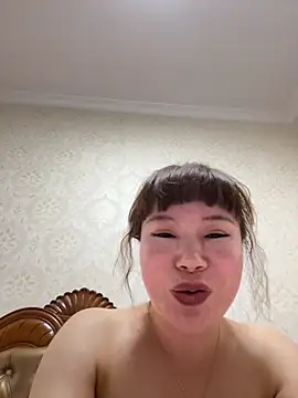 xinlan-asia (F milf) - 新人 主播  希望 能带给 朋友们 快乐
