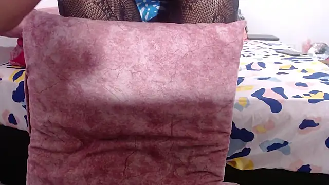 Maiaebony webcam