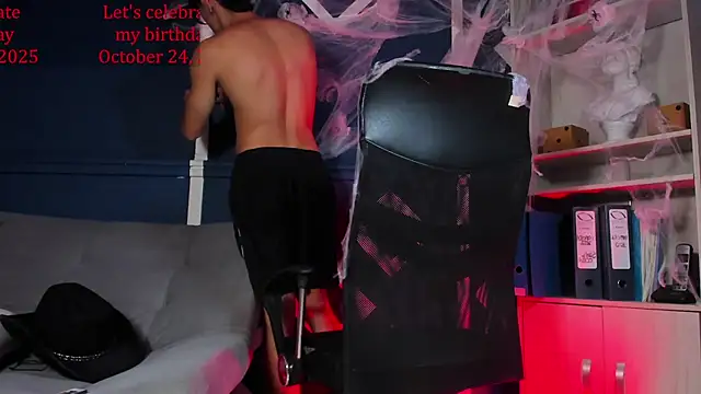 etham_wolf_ webcam