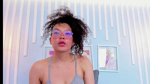 sweetstarr_ (F young) - suck the dildo with my feet