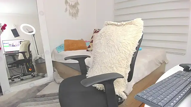 sharonvelvet (F milf) - open ass