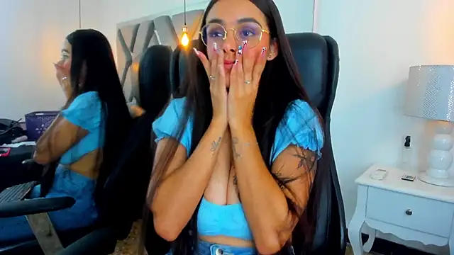 ChloeHarper_ webcam