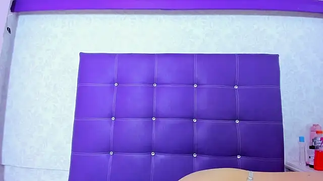 leamoreau22 (F young) - naked and twerk