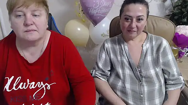 bertie_adeline (G milf) - hot kiss and boobs