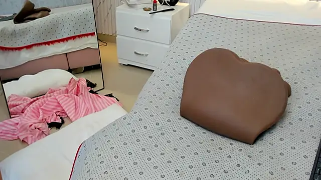 Ximenahott_