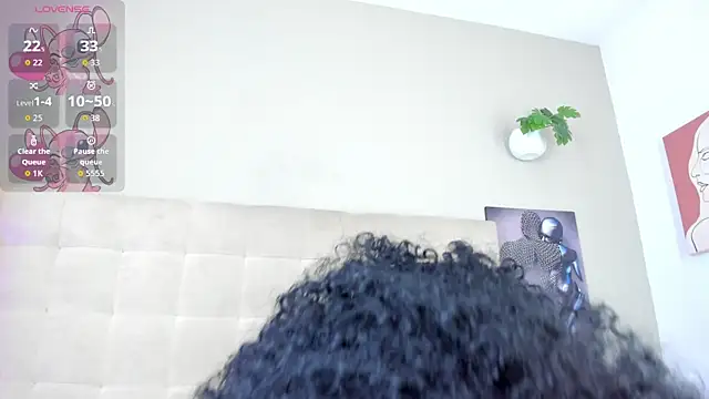 Tina_curly webcam