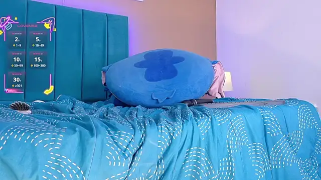 ahvi_ebony webcam