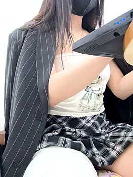 linh_2004 (F young) - naked cum squirt at the public