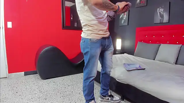 thiagogomez (M young) - Show my hole and put a finger