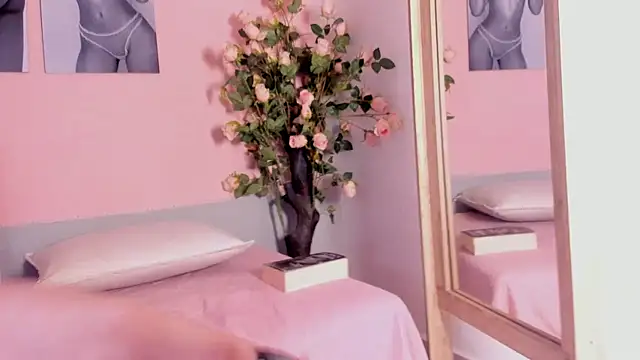 stefany_gonzales_ (F teen) - Close-up with eye contact & teasing look