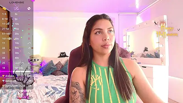 kloe28 (F young) - naked+ride dildo