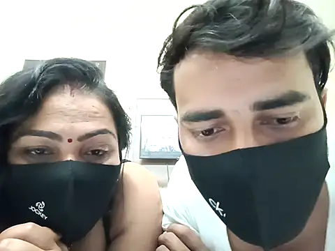 horny_milf_couple webcam