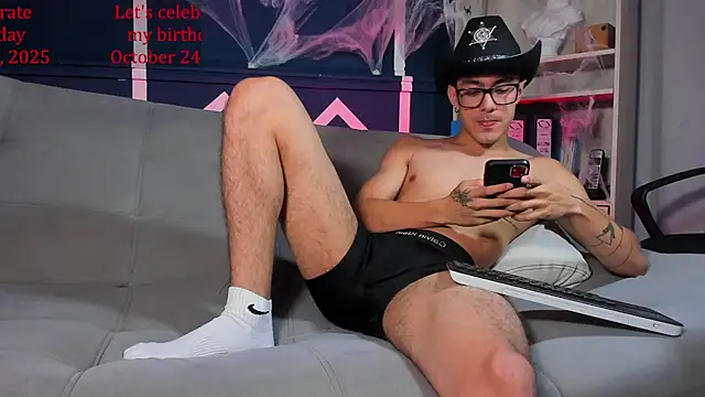 etham_wolf_ webcam