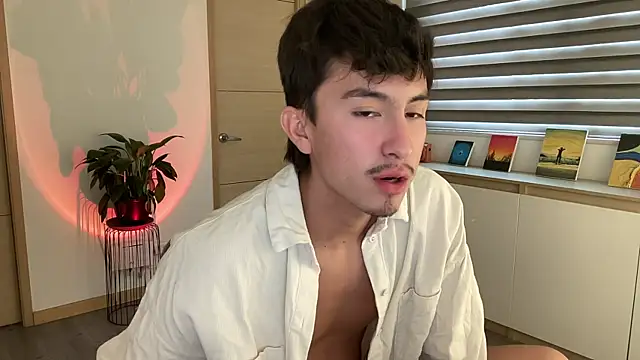 sweettaaron01 webcam