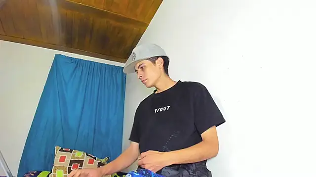 master_liam00 (M young) - masturbate