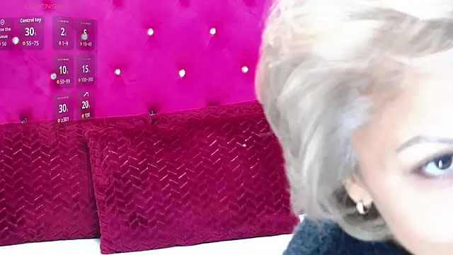 loradelniro (F milf) - make me cum hard!