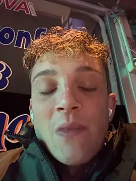 Turkishleo webcam
